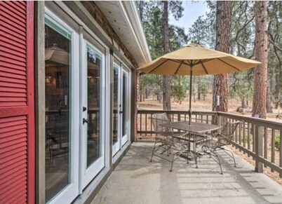 Pine Cone Cottage: Woodland Escape