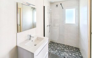 Shower, hair dryer - Maison au coeur de la vendée (La Jonchere)