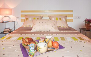 Free WiFi - 4 bedroom gorgeous home in Saint Raphael (Saint Raphael)
