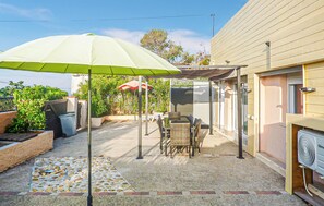 Outdoor dining - 4 bedroom gorgeous home in Saint Raphael (Saint Raphael)