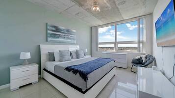 2 habitaciones, tabla de planchar con plancha, cuna de viaje y wifi