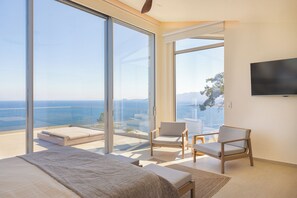 6 makuuhuonetta, tallelokero huoneessa, silitysrauta/-lauta