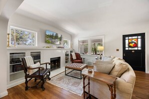 TV - The 1925 Senators House- 100 Yr Old Home downtown! (Prescott)