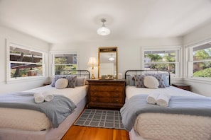 Desk, iron/ironing board, WiFi, bed sheets - The 1925 Senators House- 100 Yr Old Home downtown! (Prescott)