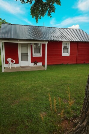 Exterior - Peaceful 1-bed studio cottage in Gering perfect for relaxing stay (Gering)