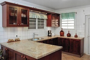 Microwave, oven, stovetop, dishwasher - Grand Case Historic Beach Cottage (Grand-Case)