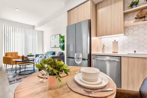 5 Star 1BR Apartment w/ Free Parking & Fast WiFi