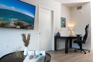 Interior - 5-Star West Hollywood Living - Modern & Central (West Hollywood)