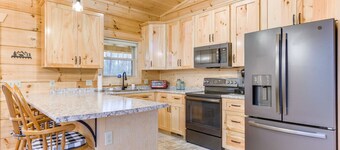 5BR Smoky Mtn Cabin w/ Hot Tub | Sleeps 13