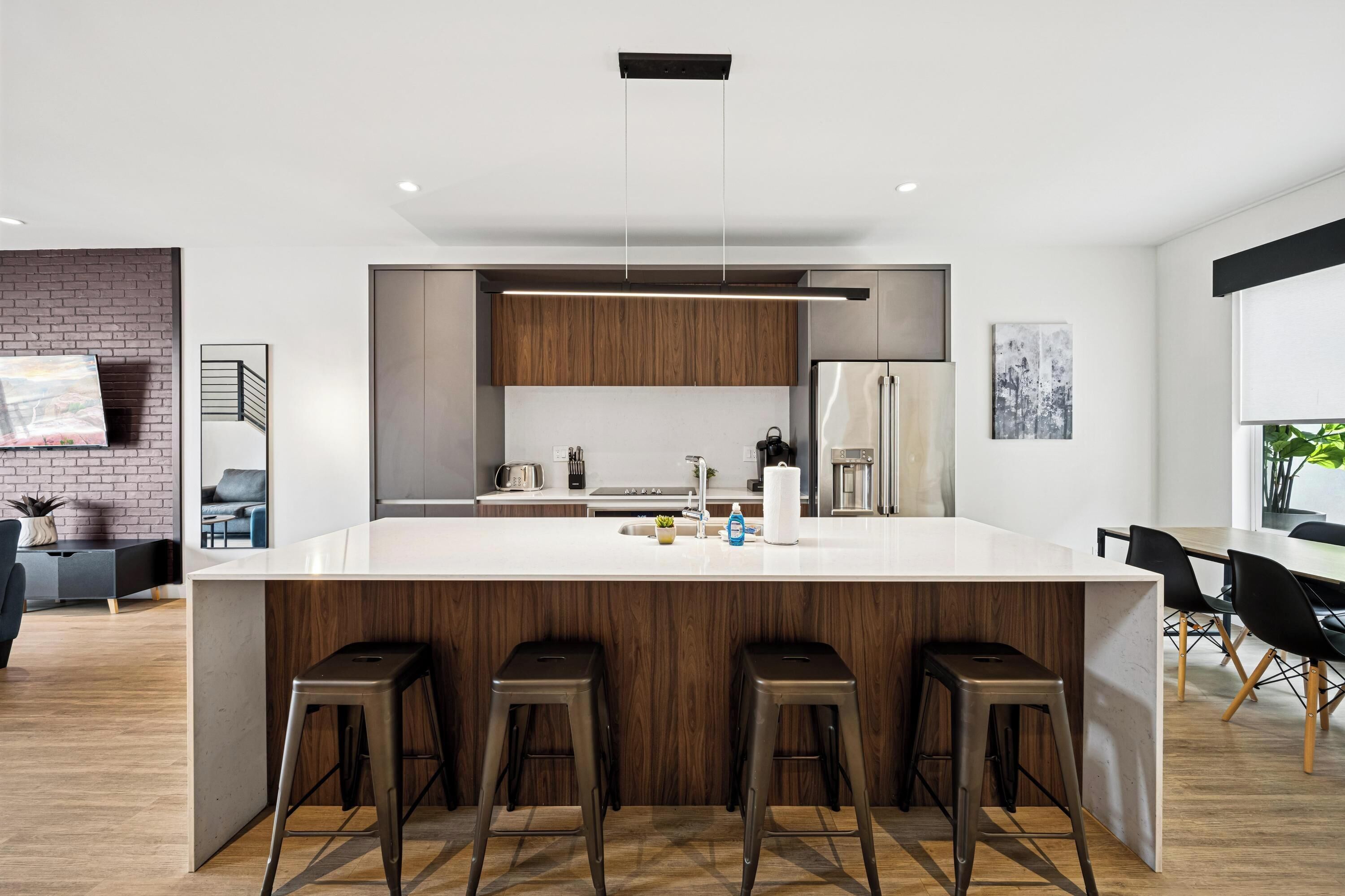 Appartamento Basic | Cucina privata | Frigorifero con congelatore, microonde, forno, piano cottura