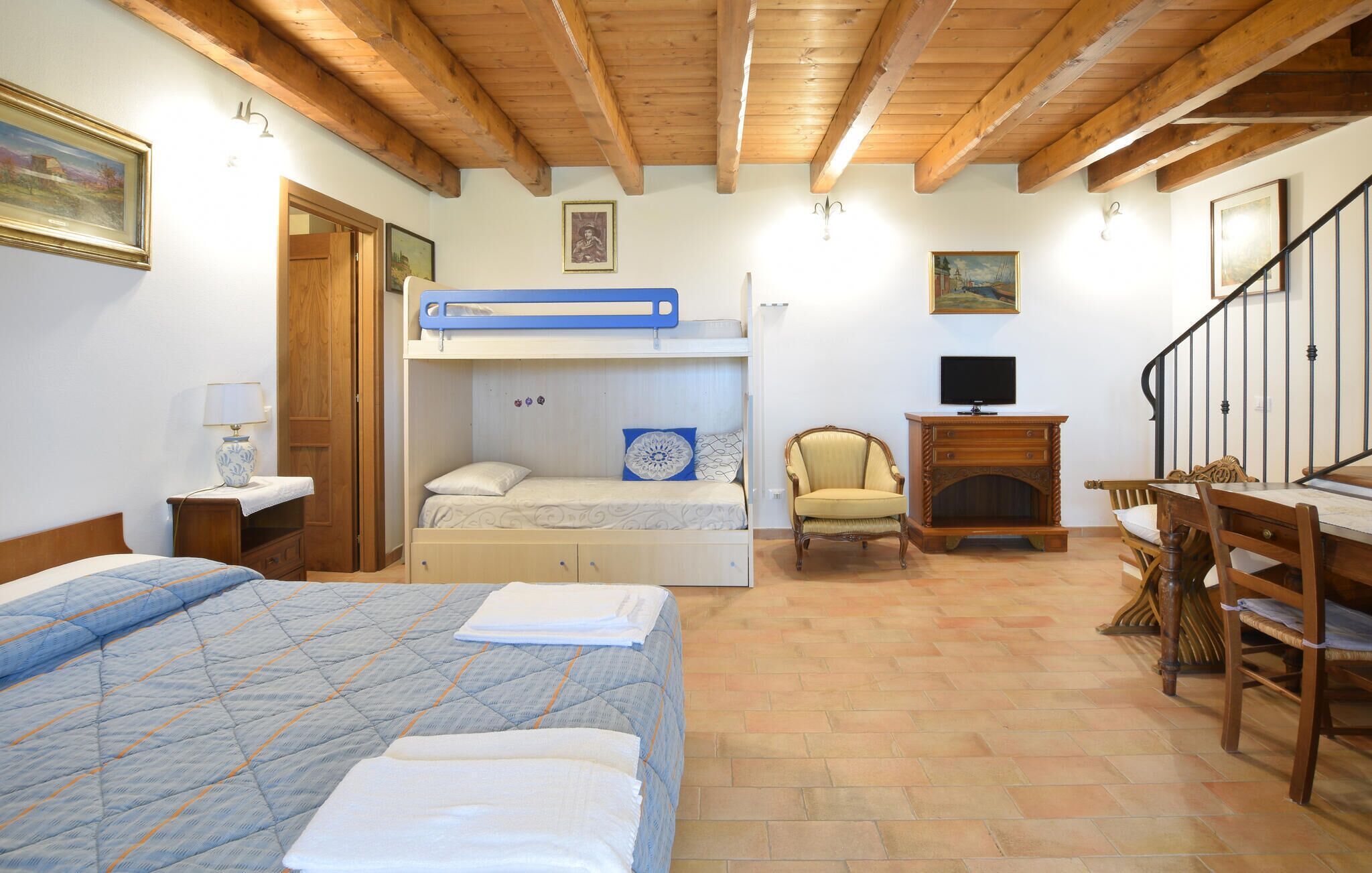 Een strijkplank/strijkijzer, gratis wifi