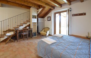 3 bedrooms, iron/ironing board, free WiFi - Gorgeous apartment in Loiano with WiFi (Loiano)