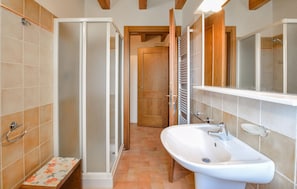 Shower, hair dryer - Awesome apartment in Loiano with WiFi (Loiano)