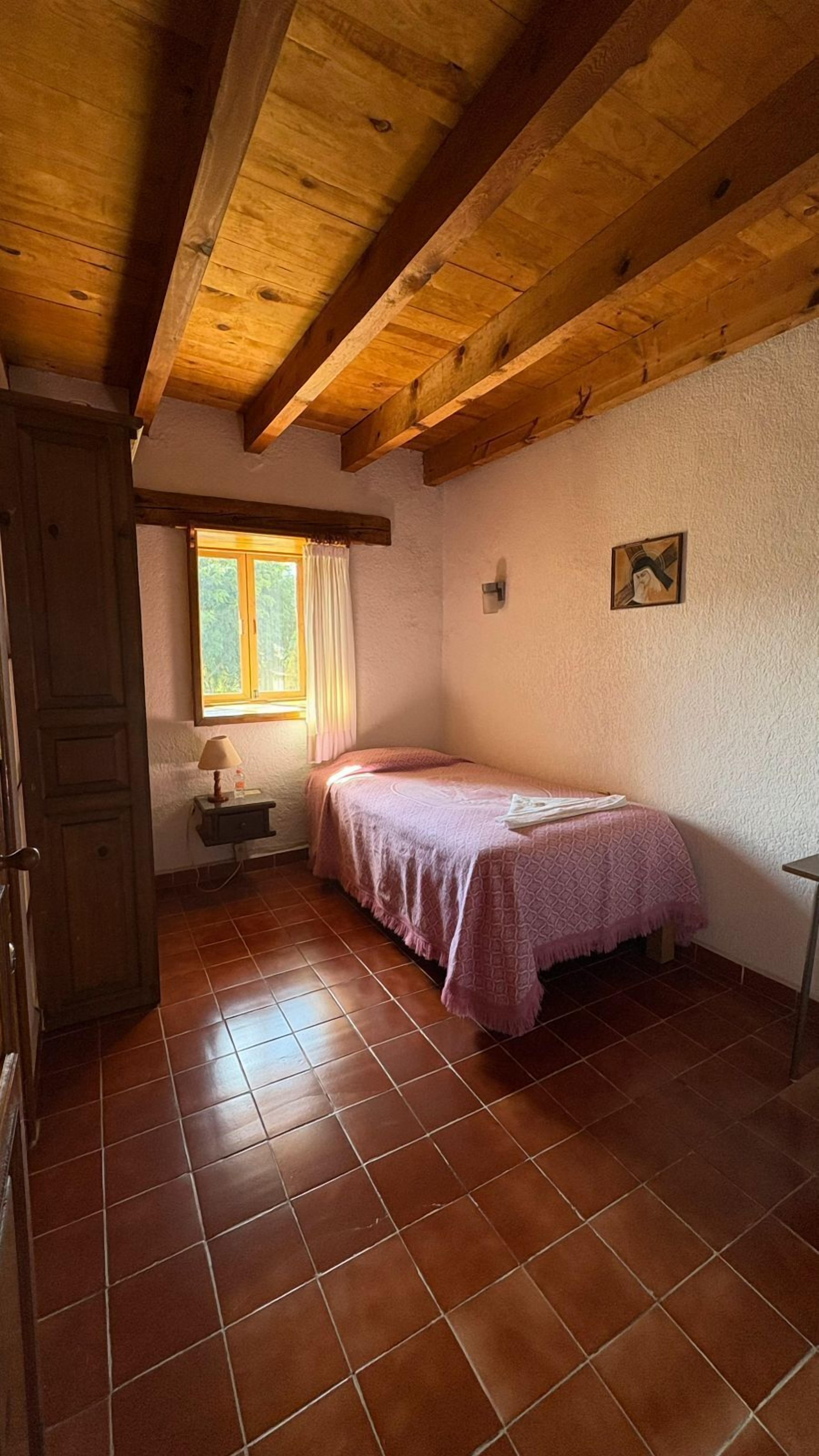 Værelse med 2 enkeltsenge | Skrivebord, arbejdsområde til bærbare computere, gratis Wi-Fi