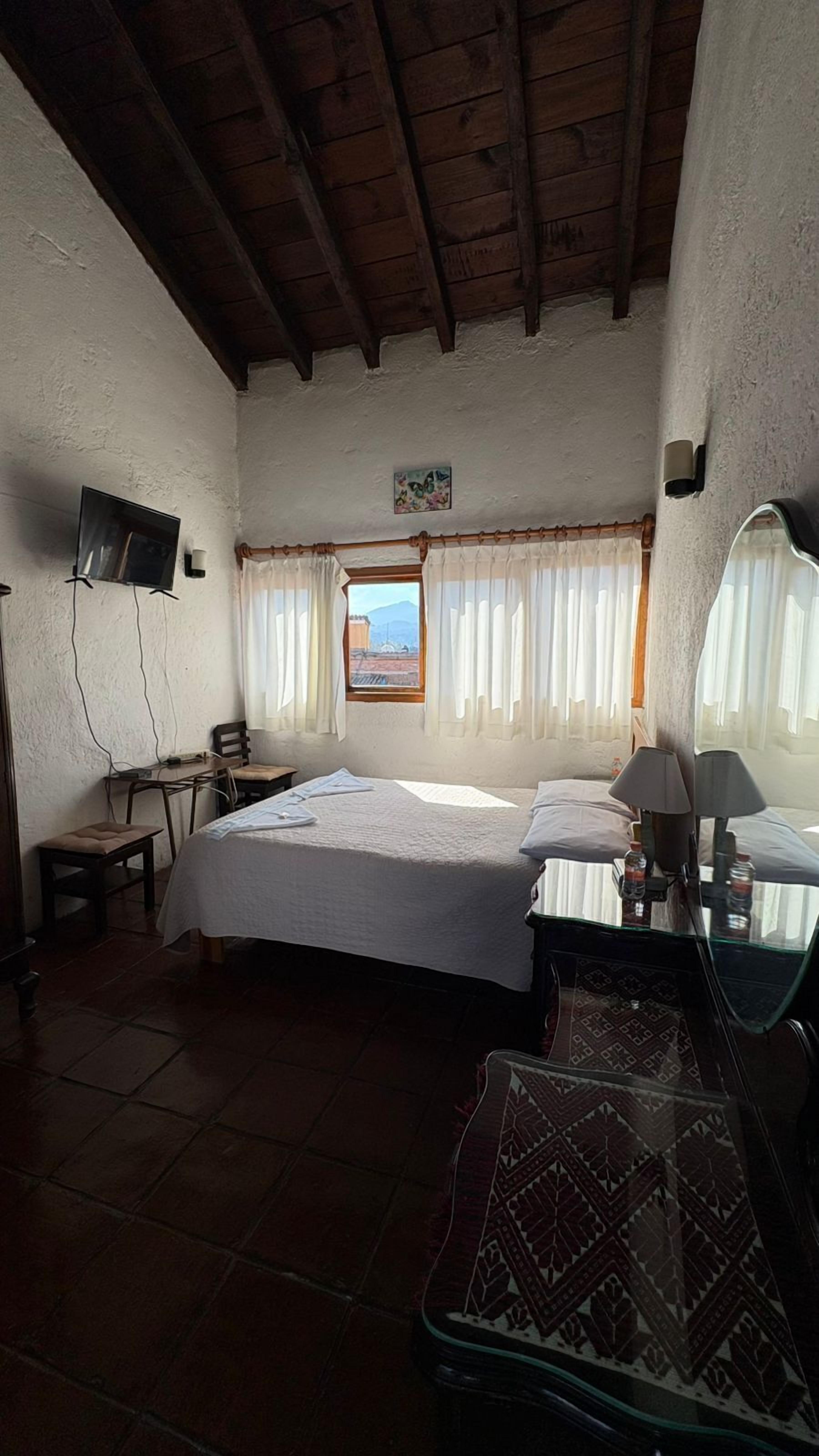 Værelse - 1 dobbeltseng | Skrivebord, arbejdsområde til bærbare computere, gratis Wi-Fi