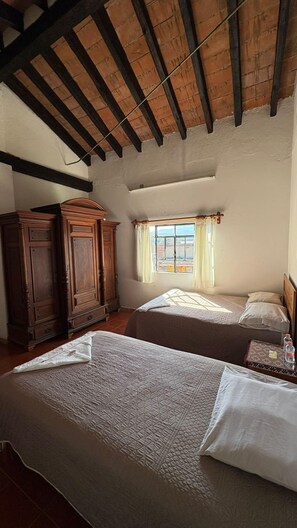 Quarto família | Escrivaninha, espaço de trabalho para notebook, Wi-Fi de cortesia