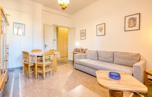 TV - 1 bedroom nice apartment in Genova (Genova)