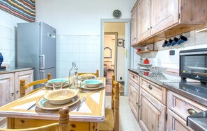 Frigorifero, forno, piano cottura, macchina per tè/caffè