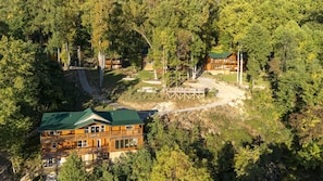 เคบิน, วิวภูเขา | บริเวณภายนอก