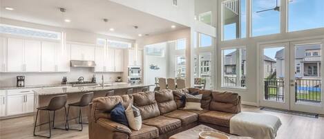 Smart TV, computer monitors