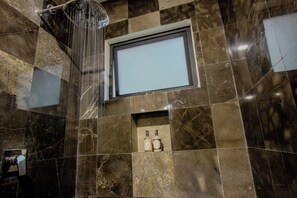 Superior Double Room | Bathroom | Shower, hair dryer, towels, soap - Zenyt Hotel Boutique (Playa del Carmen)