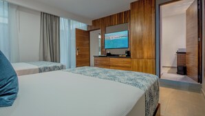 Premium bedding, pillow-top beds, minibar, in-room safe - LF Hotel Boutique (Playa del Carmen)