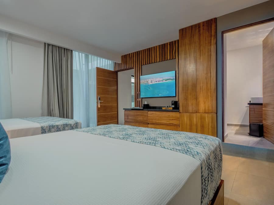 Family Suite | Premium bedding, pillow-top beds, minibar, in-room safe