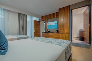 Familiesuite | Premium-sengetøj, senge med topmadrasser, minibar, pengeskab på værelset