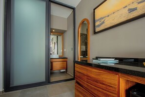 Superior Twin Room | In-room safe, desk, laptop workspace, blackout drapes - Zenyt Hotel Boutique (PLAYA DEL CARMEN)