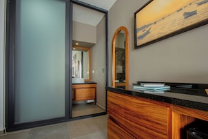 Superior-værelse med 2 enkeltsenge | Premium-sengetøj, senge med topmadrasser, minibar, pengeskab på værelset