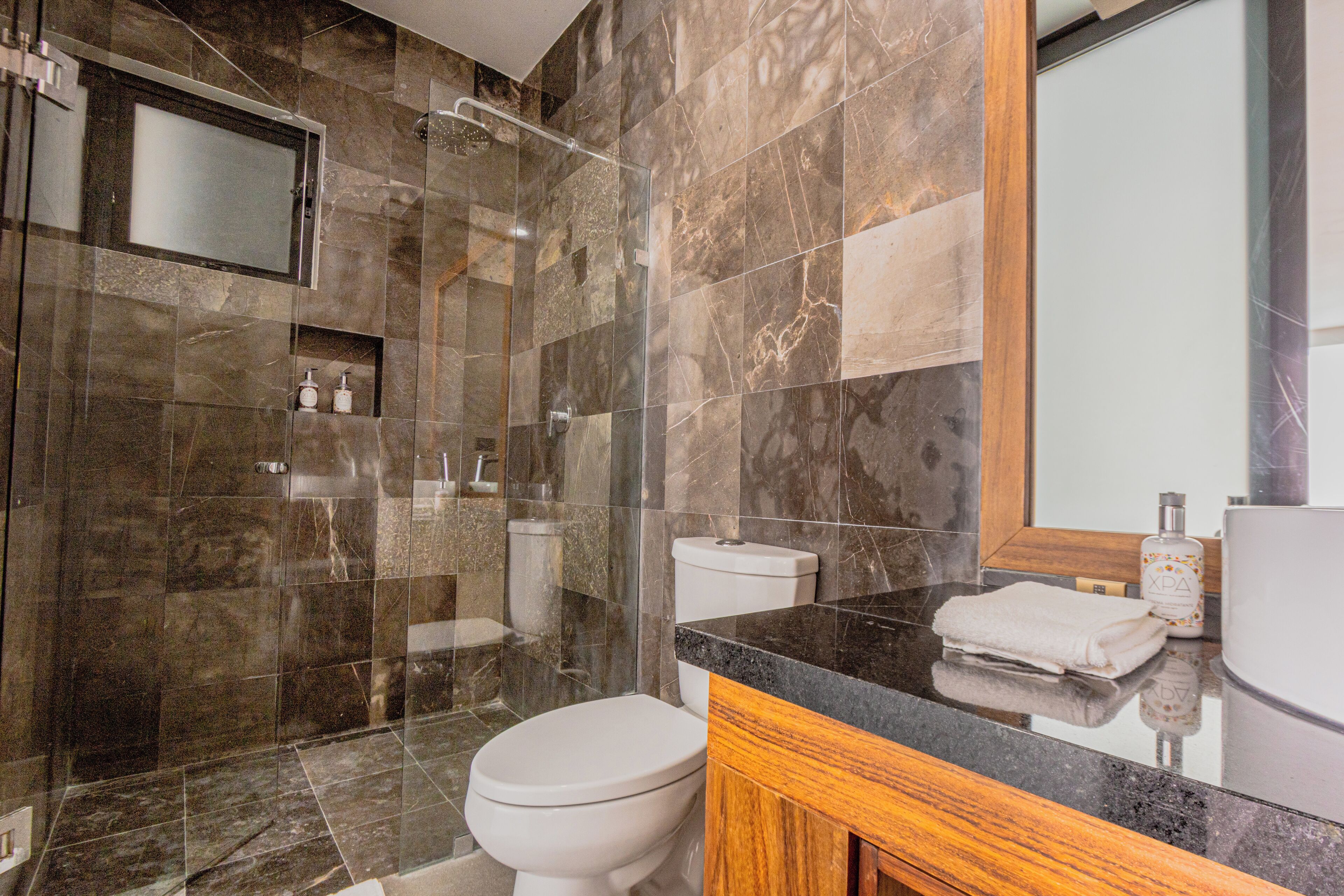 Superior Twin Room | Bathroom | Shower, hair dryer, towels, soap