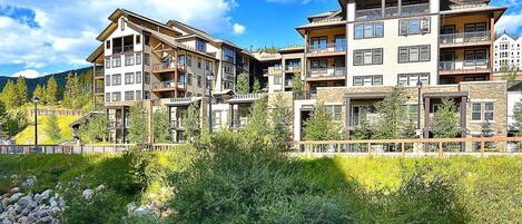 المنشأة من الخارج