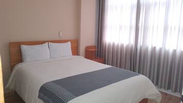 Ferros/tábuas de passar roupa, Wi-Fi de cortesia, roupa de cama