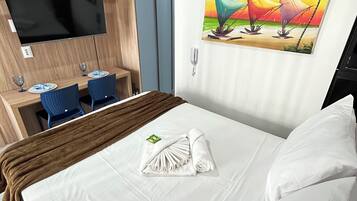 Apartamento | Espaço de trabalho para notebook, ferros/tábuas de passar roupa