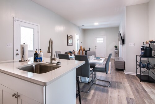 Magic City Manor: Groups/Driveway/Game Room/Wifi