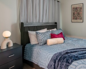 5 bedrooms, desk, iron/ironing board, free WiFi
