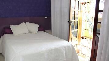 Ferros/tábuas de passar roupa, Wi-Fi, roupa de cama