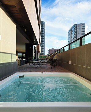 Outdoor spa tub - Apê vista-mar 3 min da praia (Maceió)