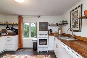 Private kitchen - Hokie Haven on Harding (Blacksburg)