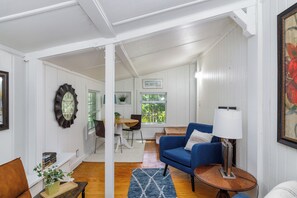 Living area - Hokie Haven on Harding (Blacksburg)