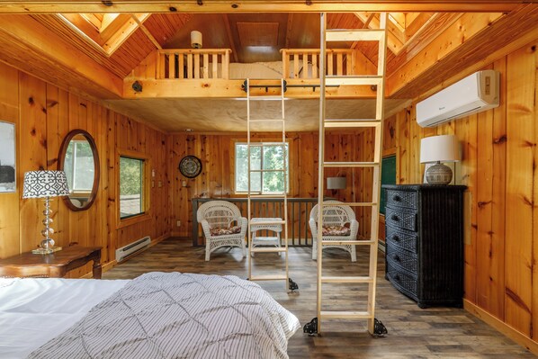 WiFi, bed sheets - Hokie Haven on Harding (Blacksburg)