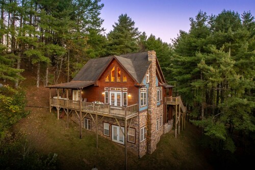 Luxury 5BR Home with Hot Tub, Game Room and Views