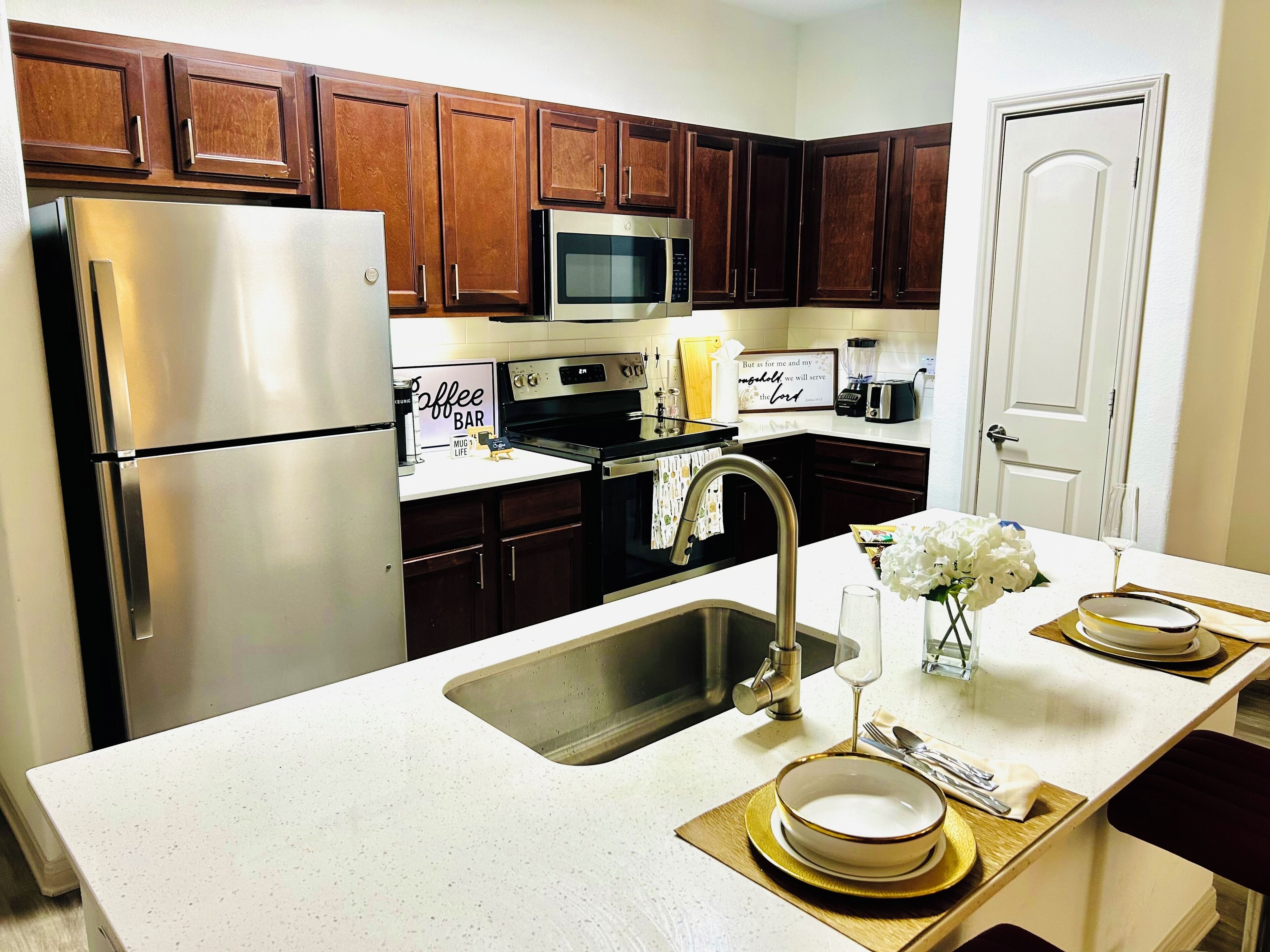 Fridge, microwave, oven, stovetop