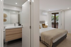 3 chambres, fer et planche à repasser, Wi-Fi, draps fournis