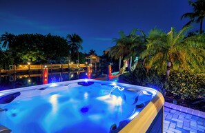 Outdoor spa tub - Waterfront Luxe 3BR • Pool, Hot Tub & Dock (Lighthouse Point)