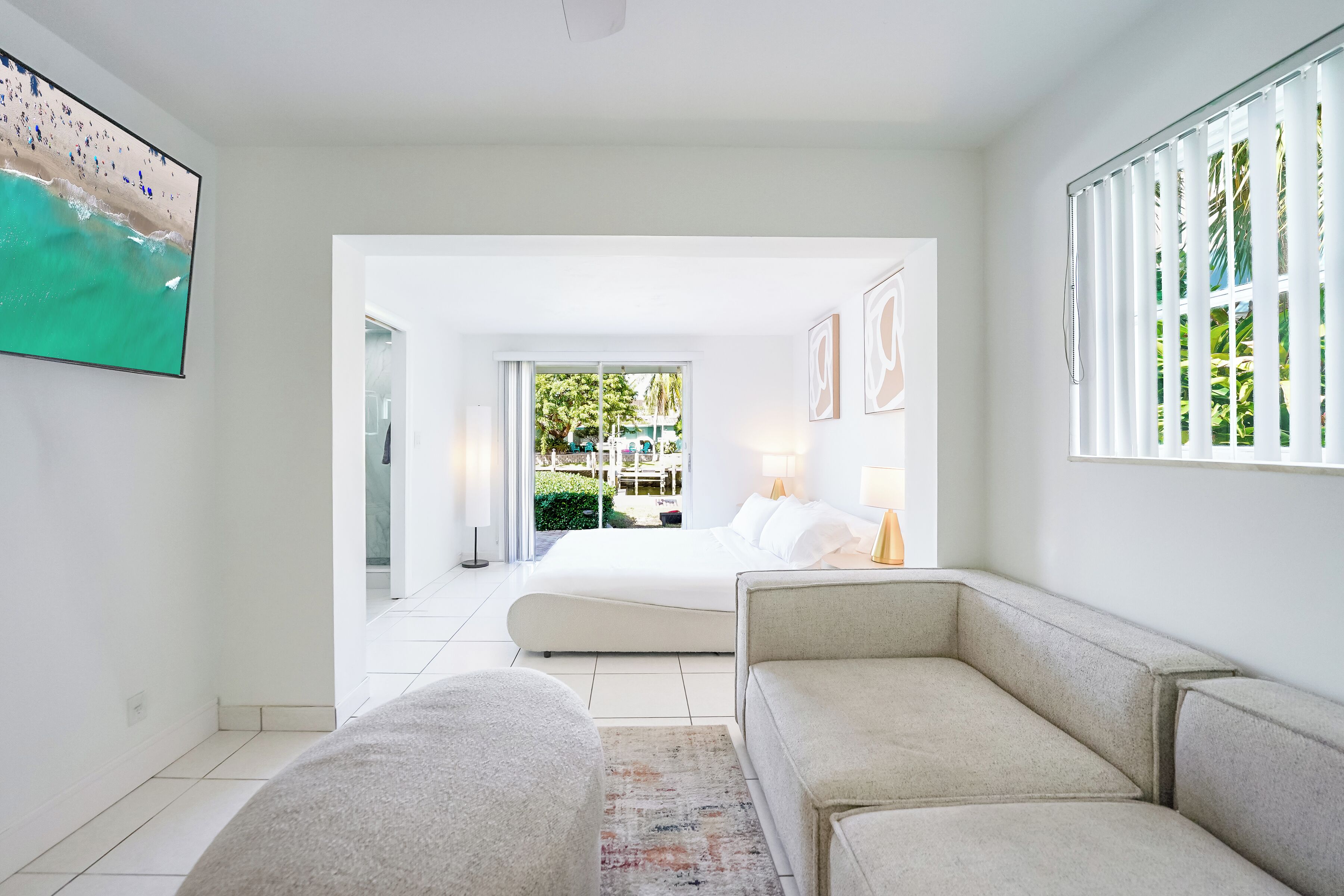 Waterfront Luxe 3br  Pool, Hot Tub & Dock - Lighthouse Point, FL