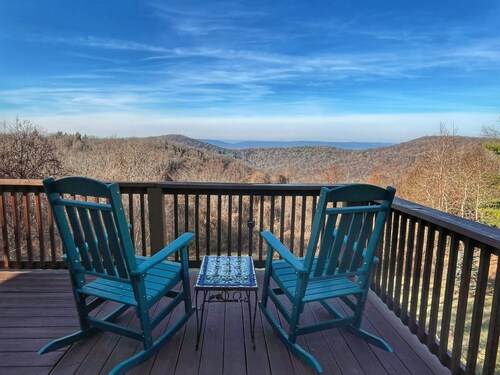 Mountain View Log Cabin - Cozy cabin in the Blue Ridge Mountains- New Property!