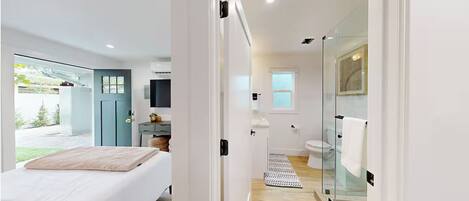 Strykejern/-brett, wi-fi og sengetøy