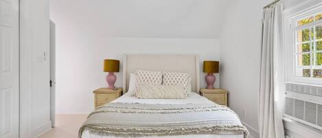 Desk, WiFi, bed sheets