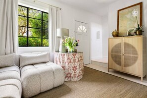 TV - New • Walk to MUSC in 5 Minutes • Chic Downtown Stay (Charleston)